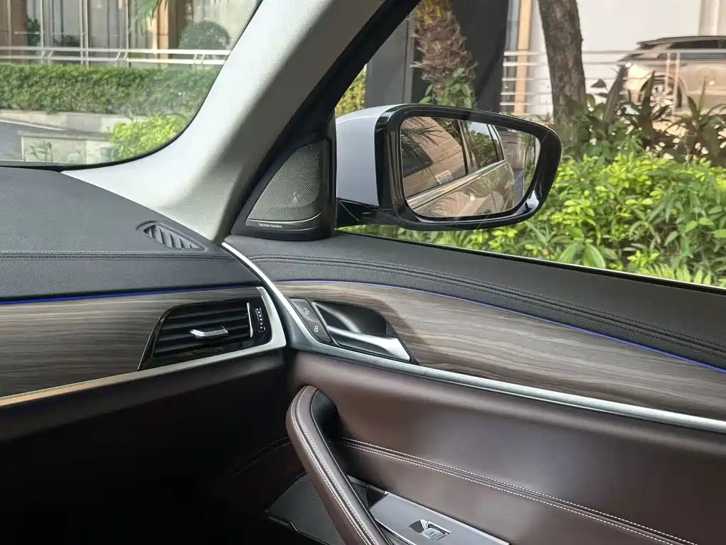 BMW 5 Series — миниатюра 23