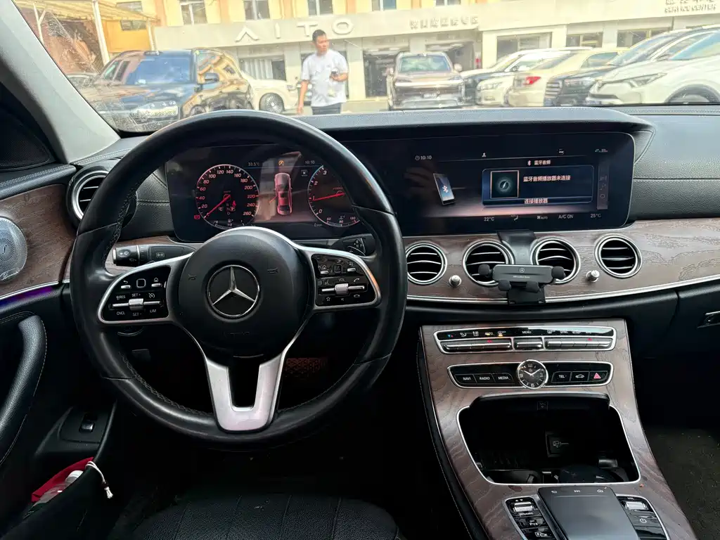 Mercedes-Benz E-Class — миниатюра 12