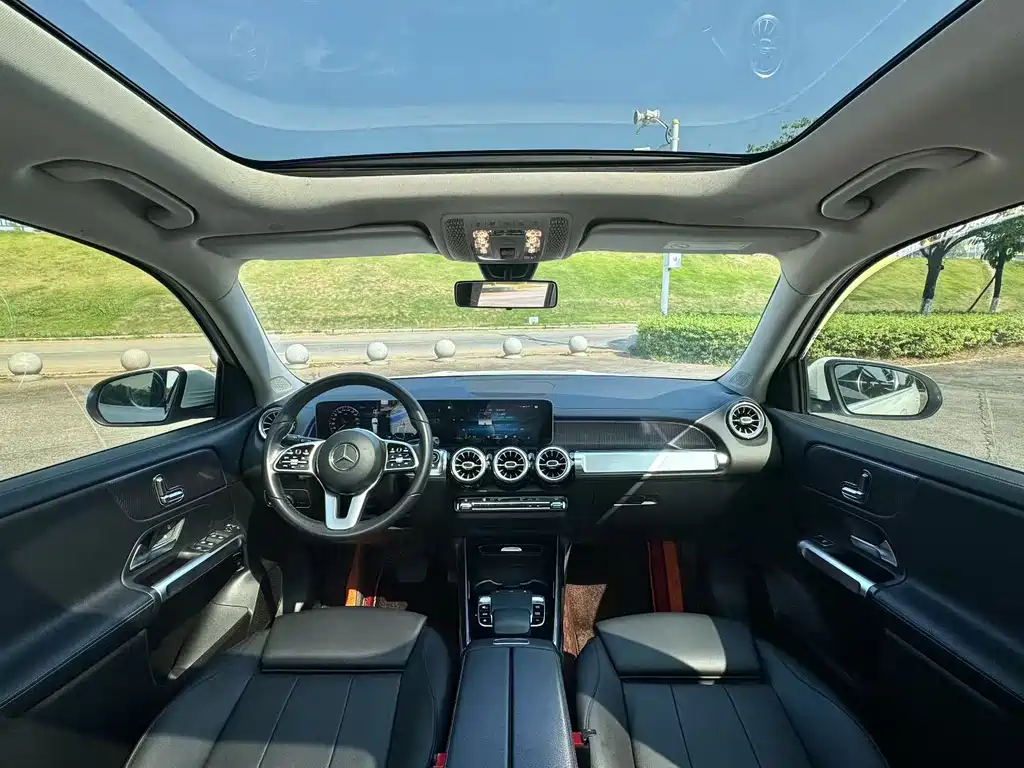 Mercedes-Benz GLB — миниатюра 8