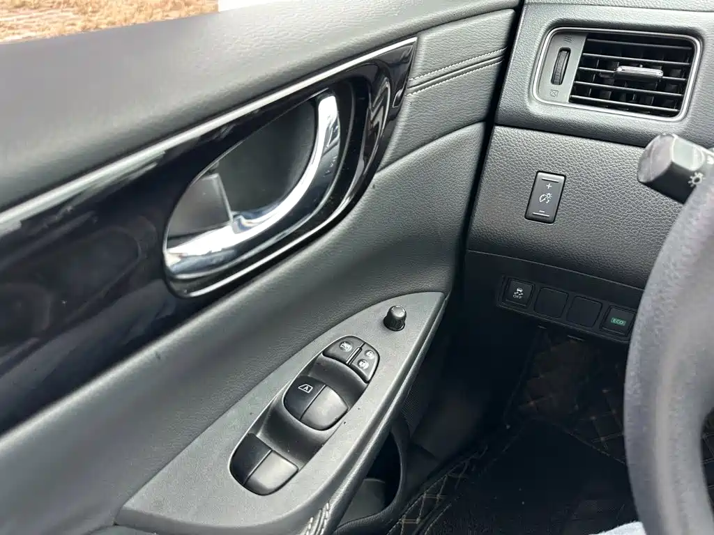 Nissan Tiida — миниатюра 22