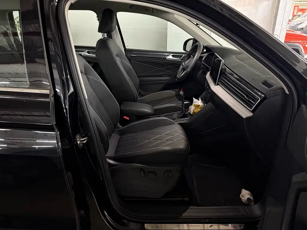 Volkswagen Tiguan L — миниатюра 10