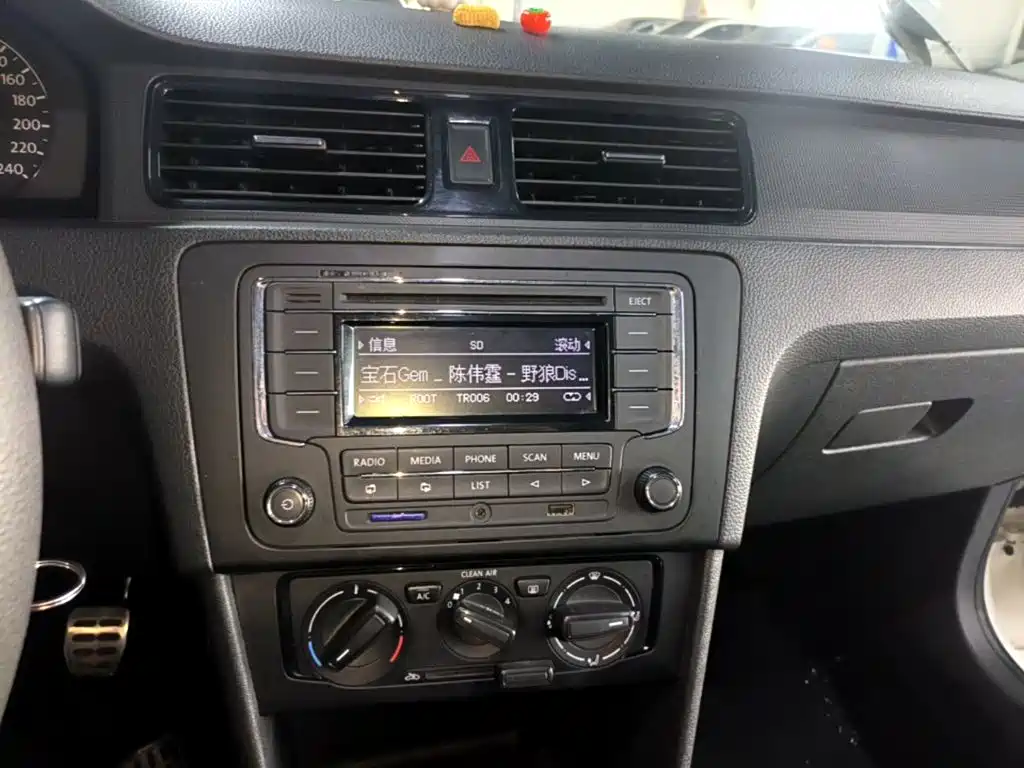 Volkswagen Santana — миниатюра 13