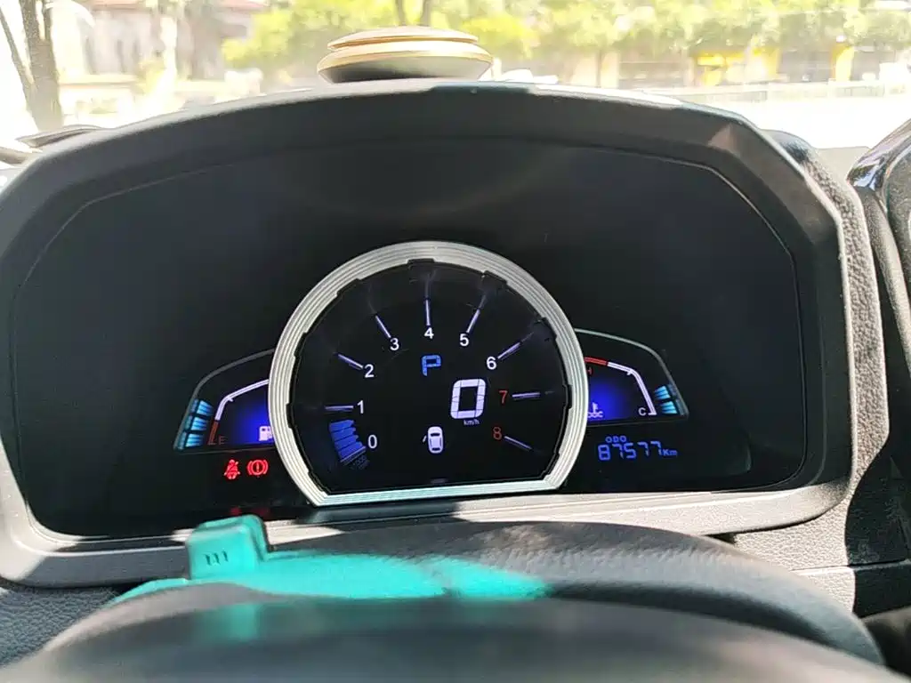 Luxgen U6 — миниатюра 12