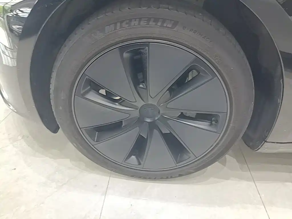 Tesla Model 3 — миниатюра 23