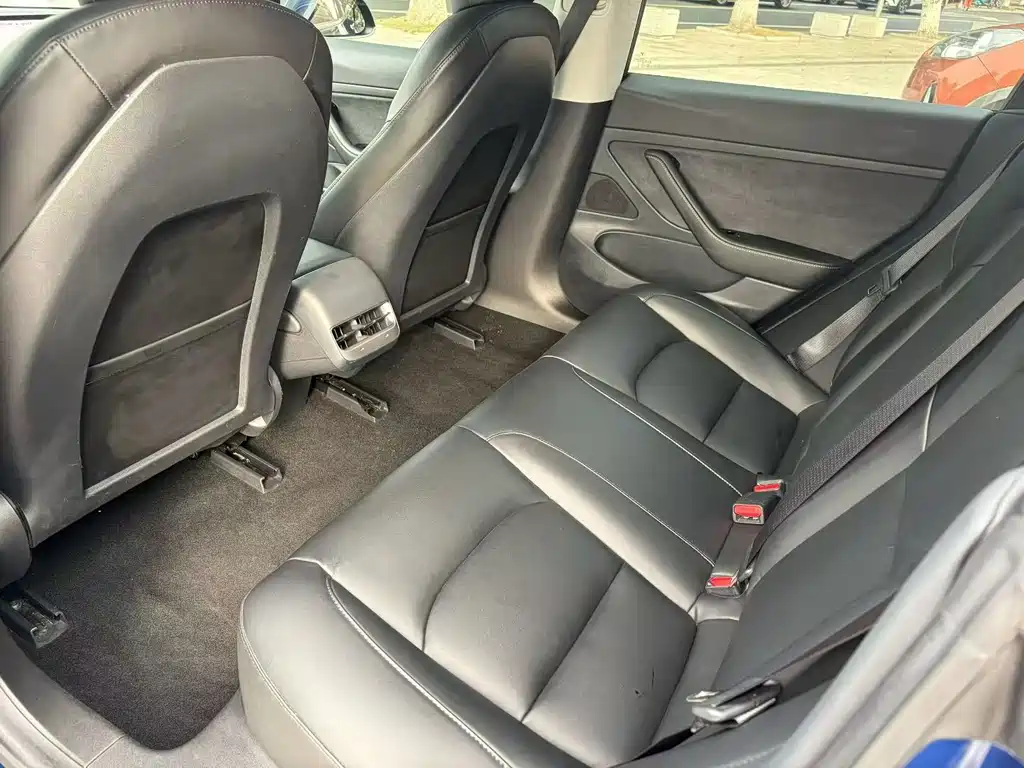 Tesla Model 3 — миниатюра 5