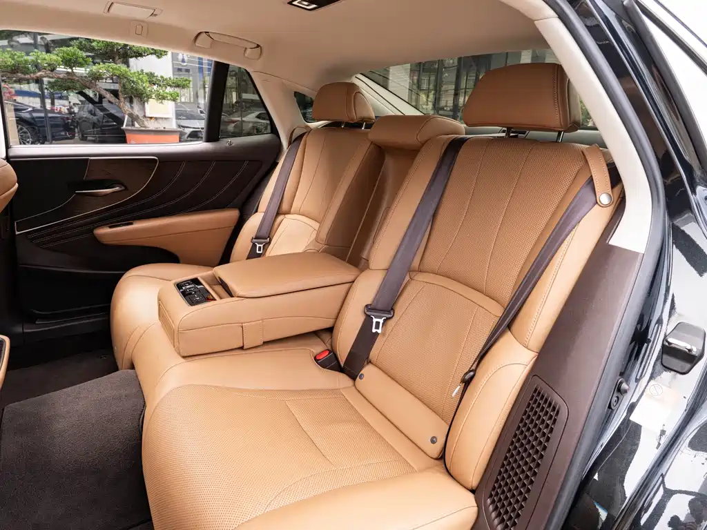 Lexus LS — миниатюра 12