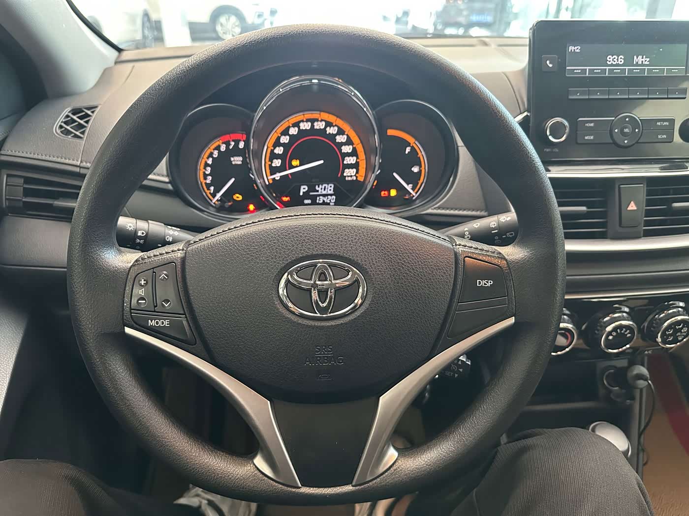 Toyota YARiS L Zhi Xuan 1.5 л 2022 г. Белый, пробег 13000 км