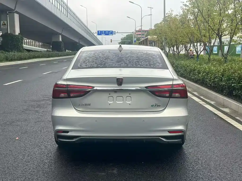 Roewe i6 New Energy — миниатюра 7