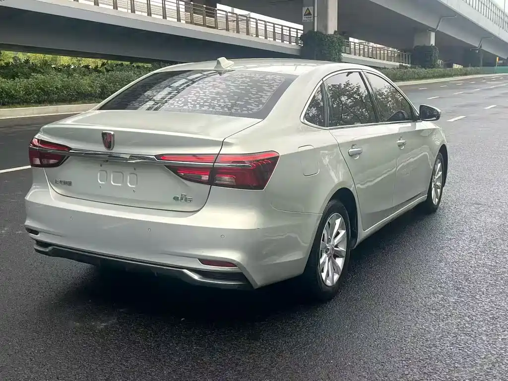 Roewe i6 New Energy — миниатюра 9
