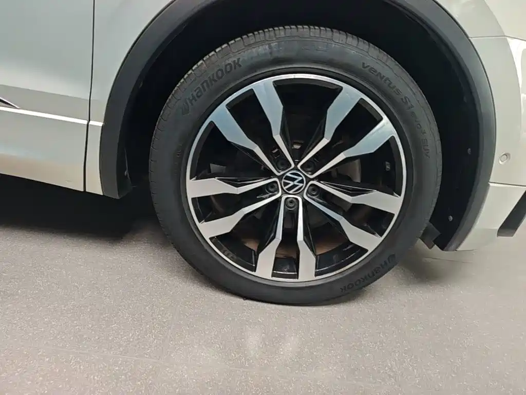 Volkswagen Tiguan L — миниатюра 12