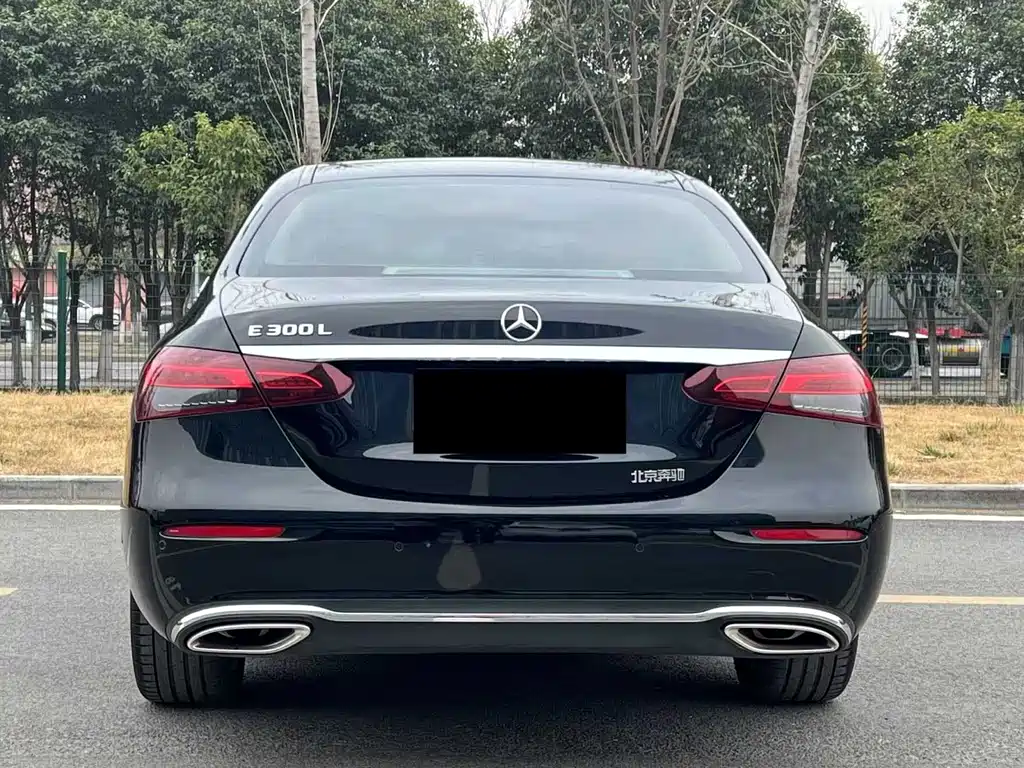 Mercedes-Benz E-Class — миниатюра 8
