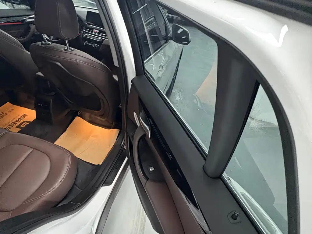 BMW X1 — миниатюра 10