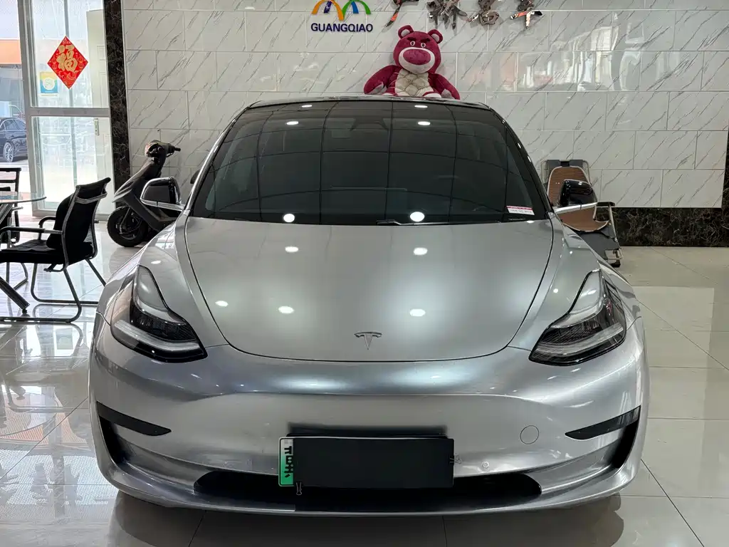Tesla Model 3 — миниатюра 2