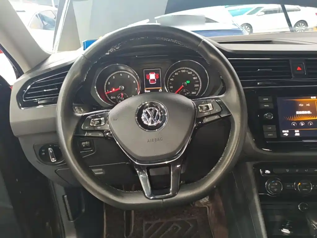 Volkswagen Tiguan L — миниатюра 11