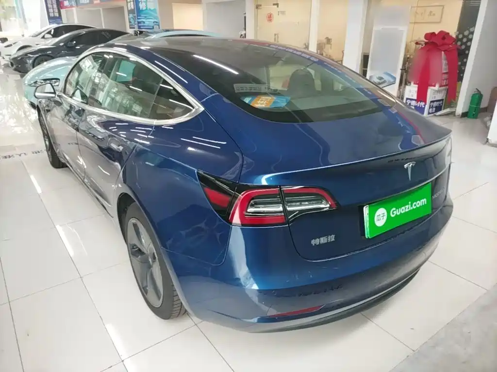 Tesla Model 3 — миниатюра 5