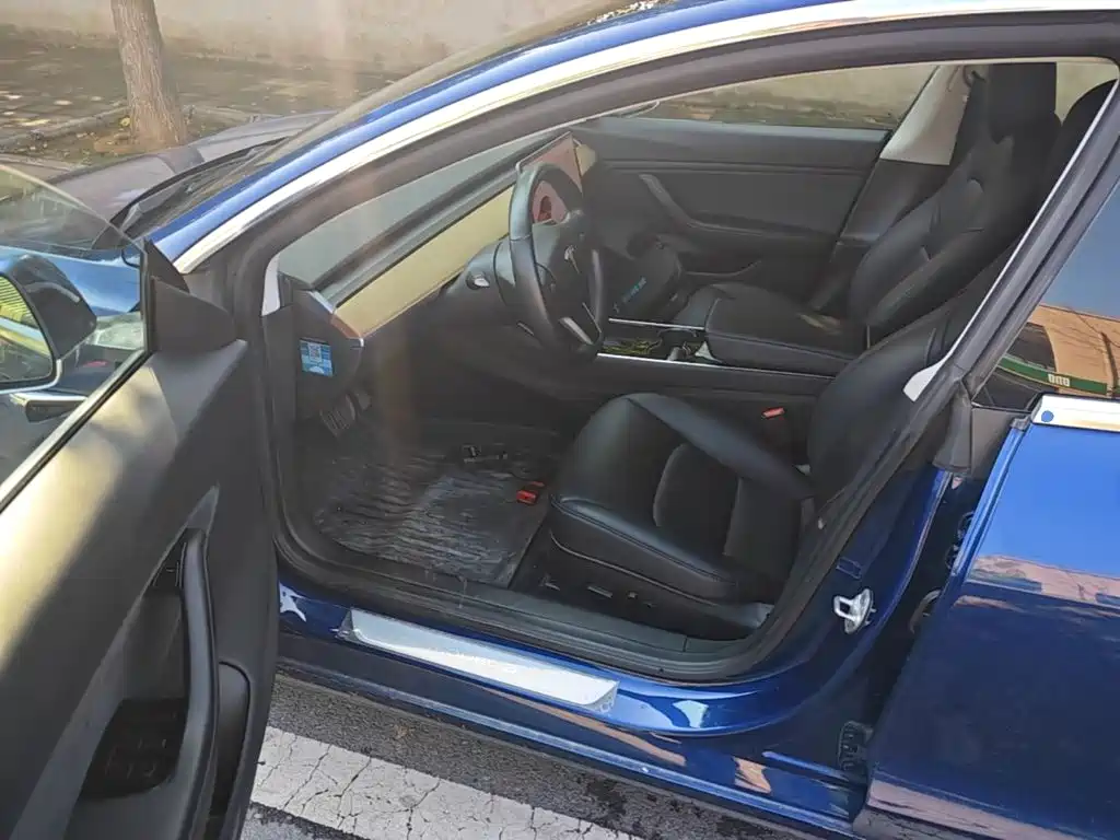 Tesla Model 3 — миниатюра 16