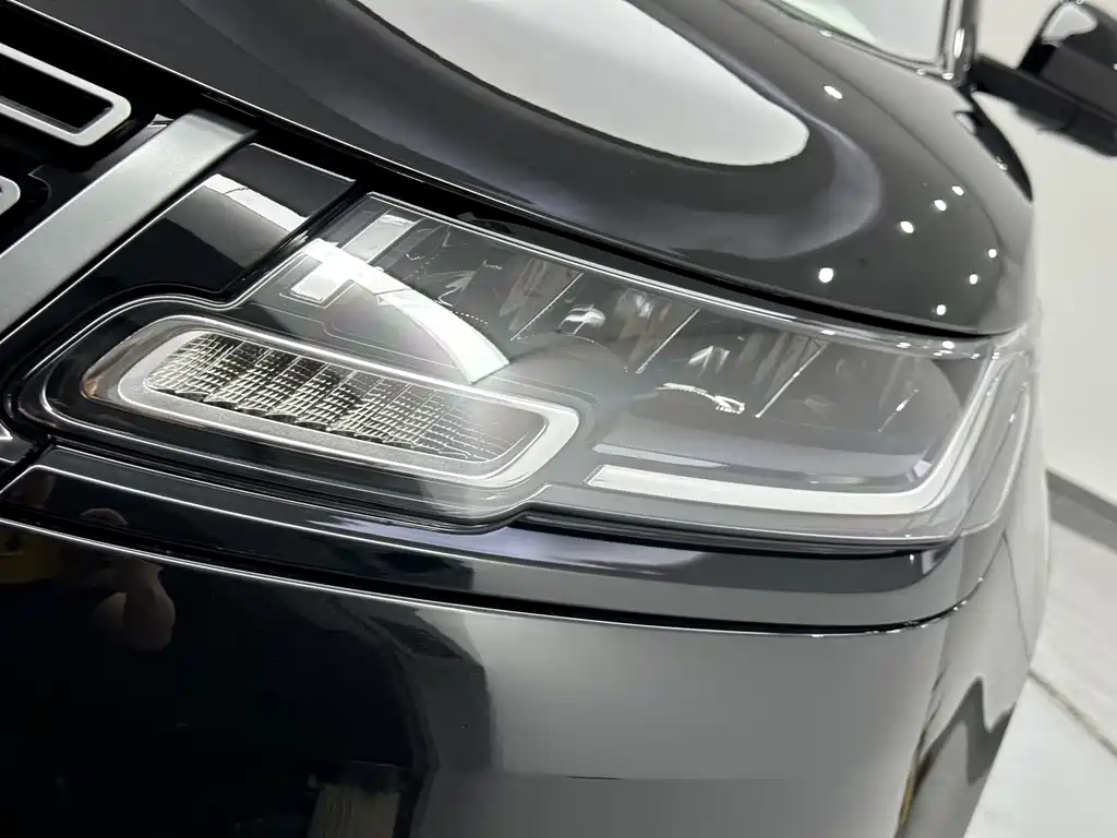 Land Rover Velar — миниатюра 17