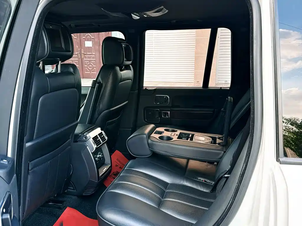 Land Rover Range Rover — миниатюра 8