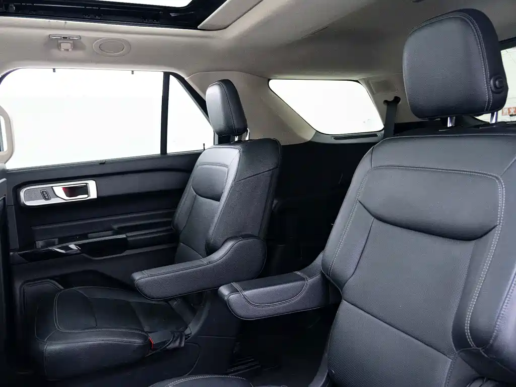 Ford Explorer — миниатюра 10