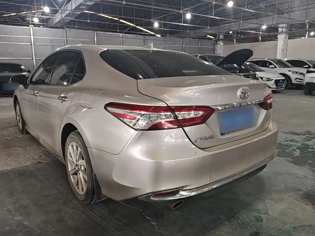 Toyota Camry — миниатюра 5