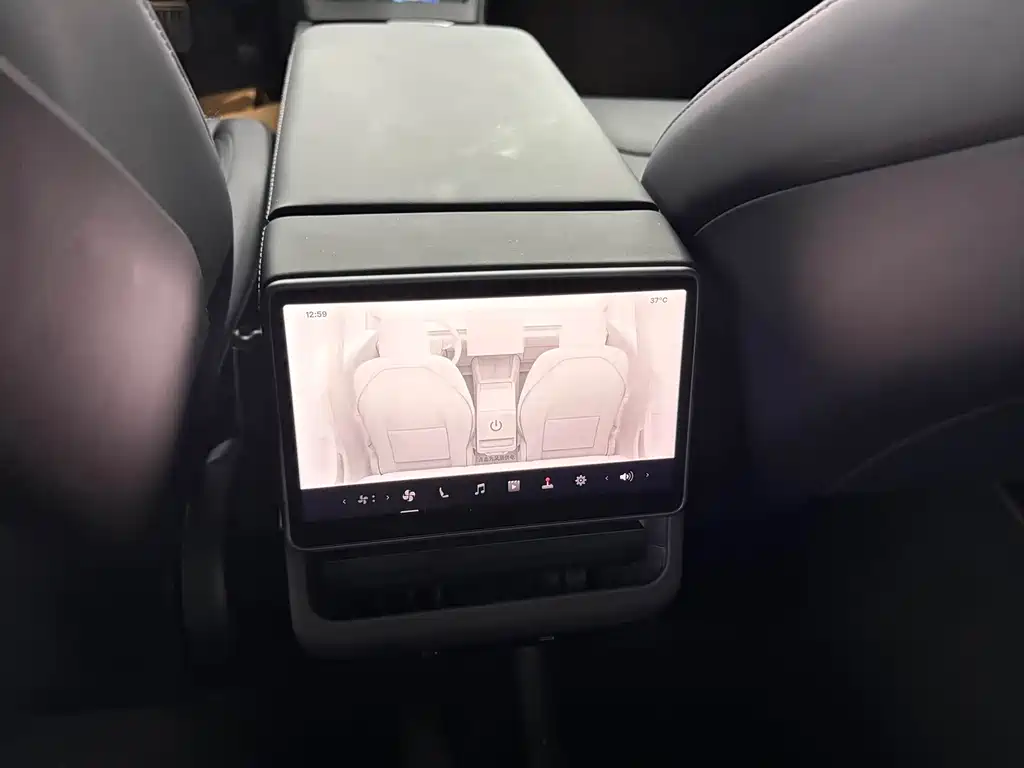 Tesla Model 3 — миниатюра 4