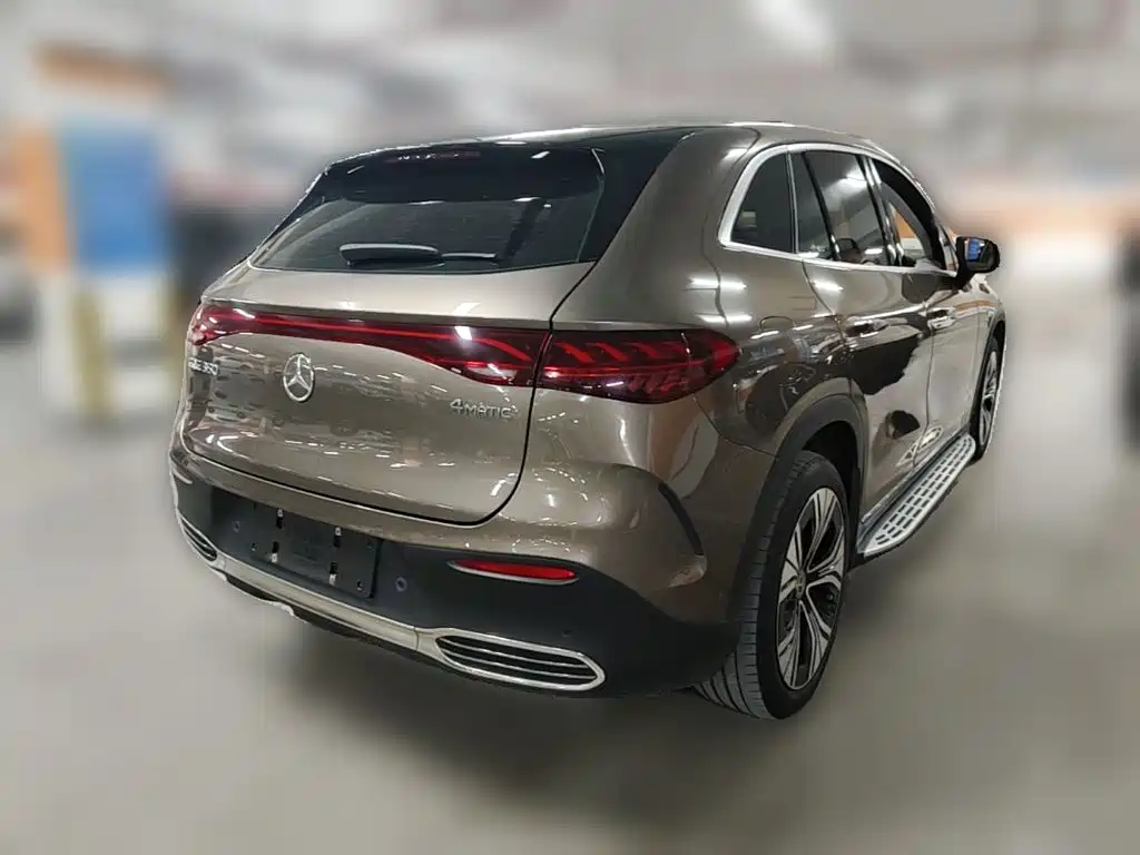 Mercedes-Benz EQE SUV — миниатюра 10