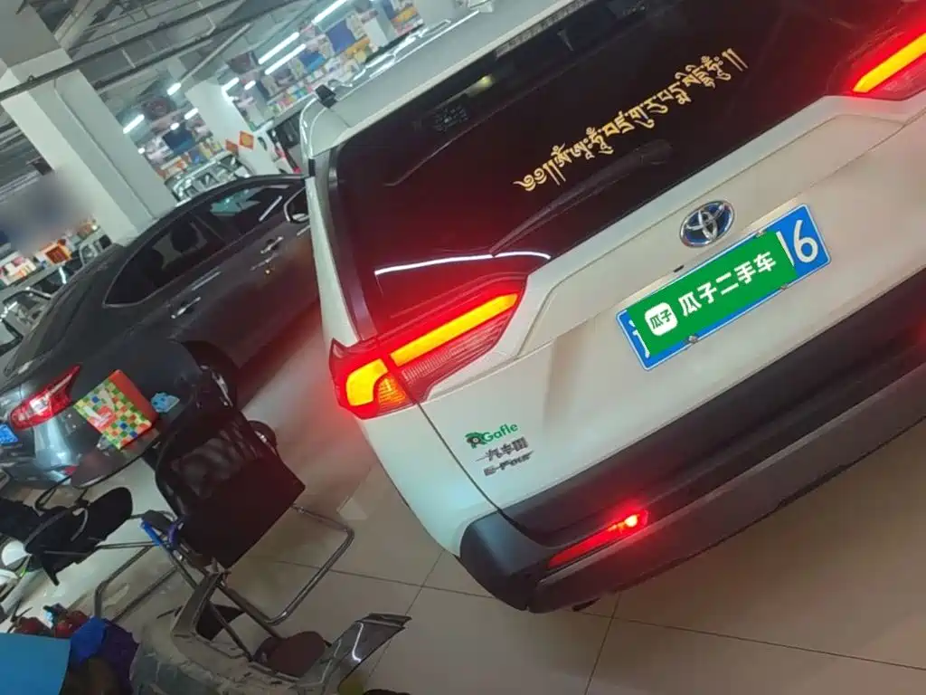 Toyota RAV4 — миниатюра 5