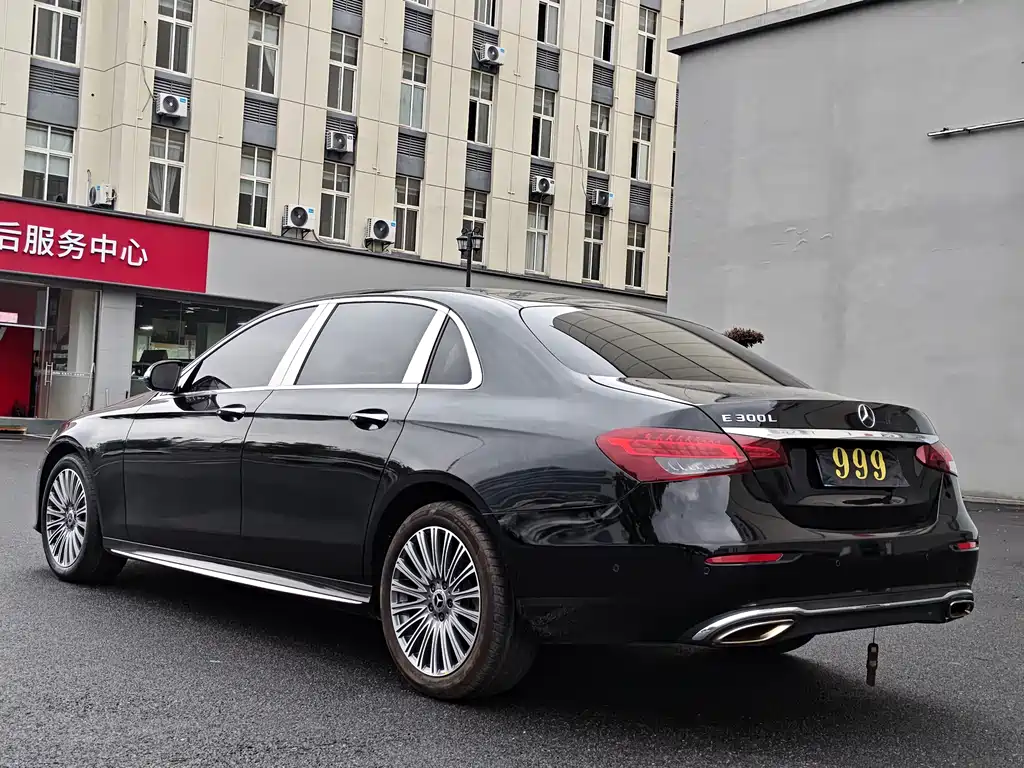 Mercedes-Benz E-Class — миниатюра 9