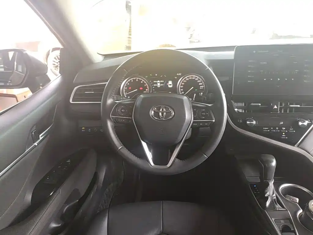 Toyota Camry — миниатюра 7