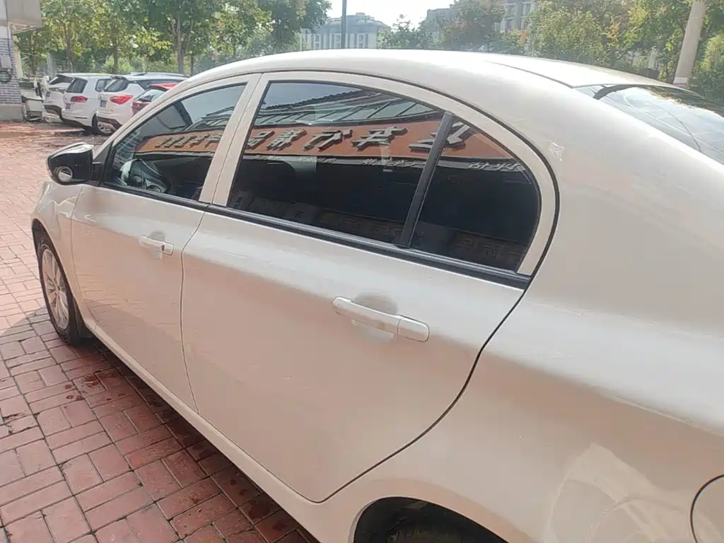 Roewe 350 — миниатюра 5