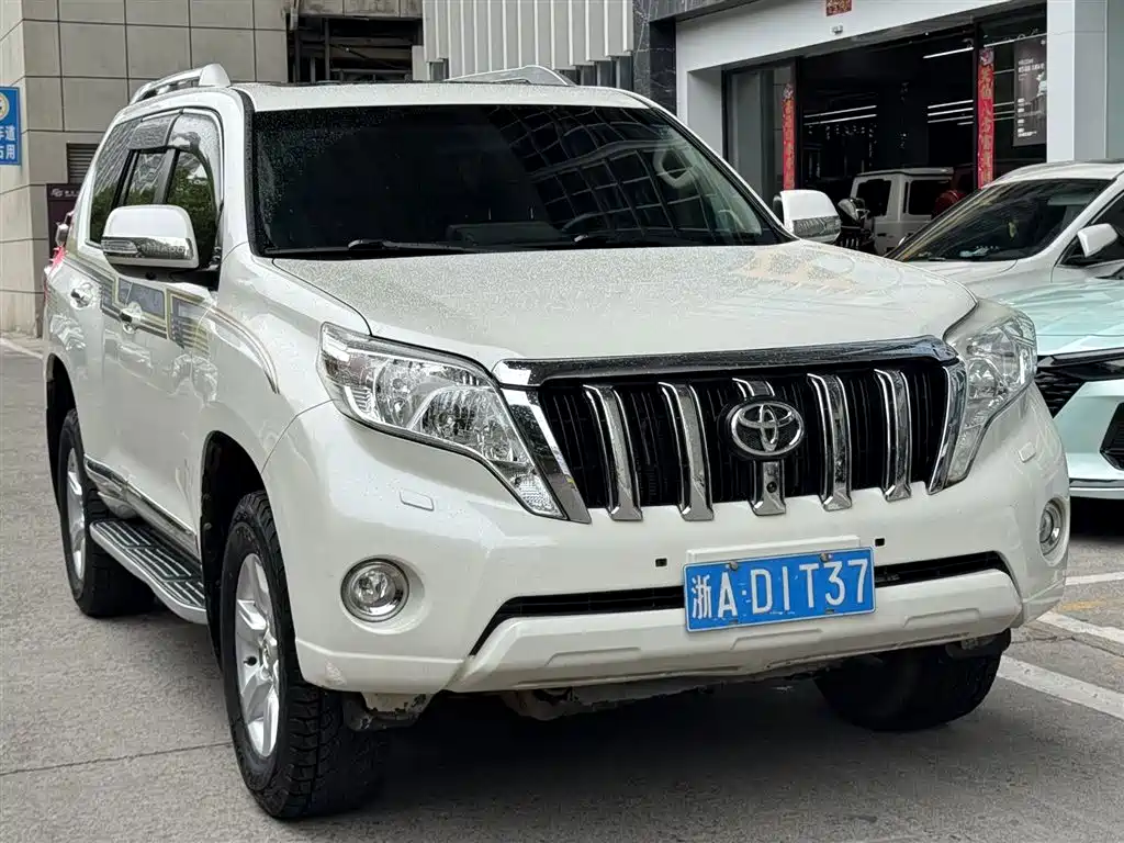 Toyota Land Cruiser Prado 2016 2.7L AT Standard