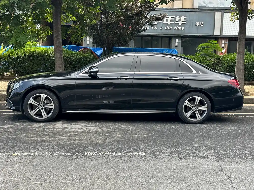 Mercedes-Benz E-Class — миниатюра 13