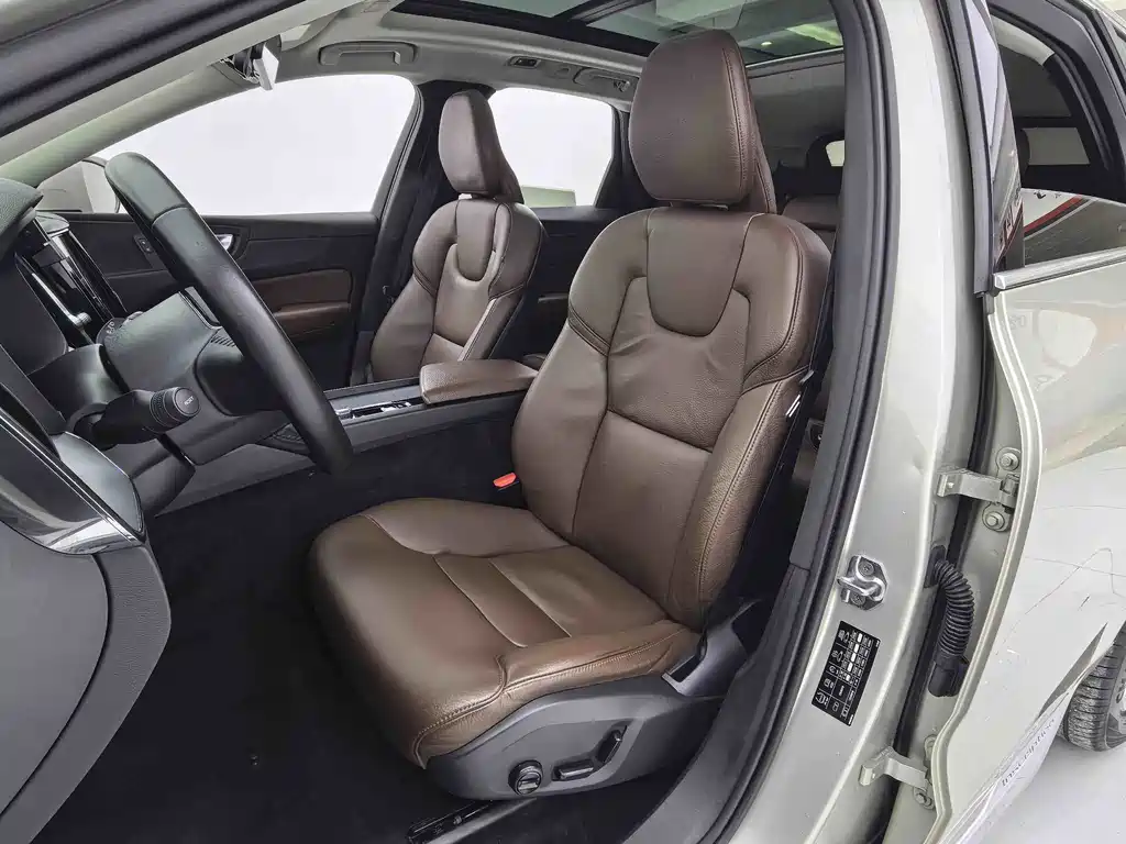 Volvo XC60 — миниатюра 5
