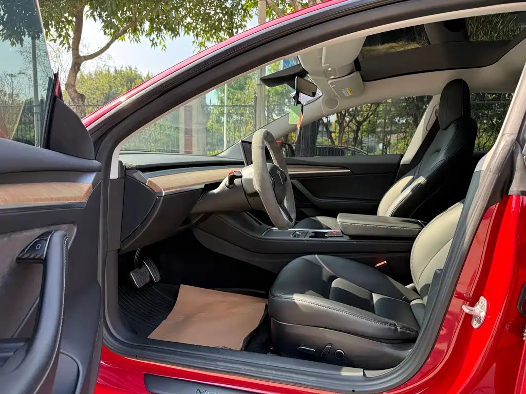Tesla Model 3 — миниатюра 10