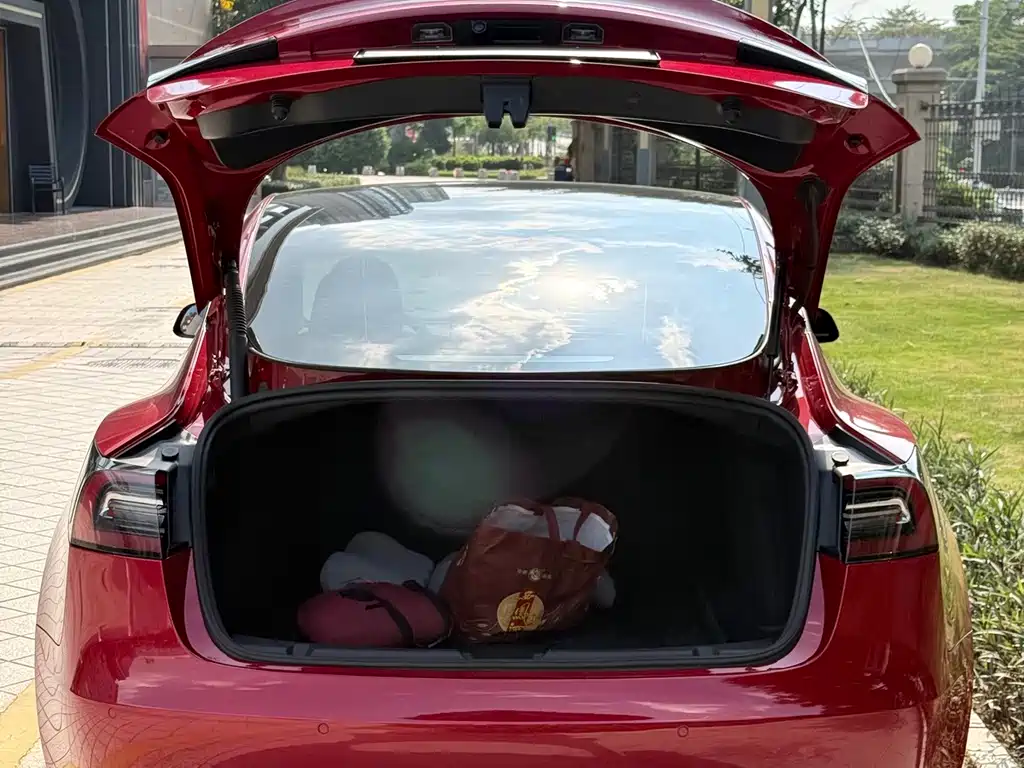 Tesla Model 3 — миниатюра 12