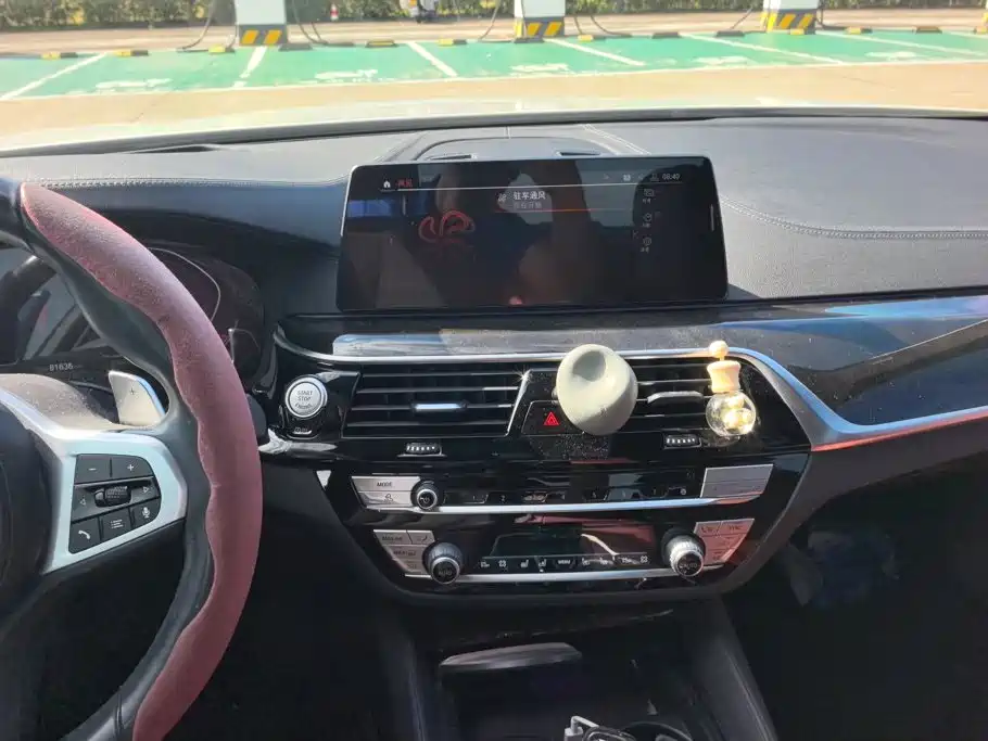 BMW 5 Series — миниатюра 13