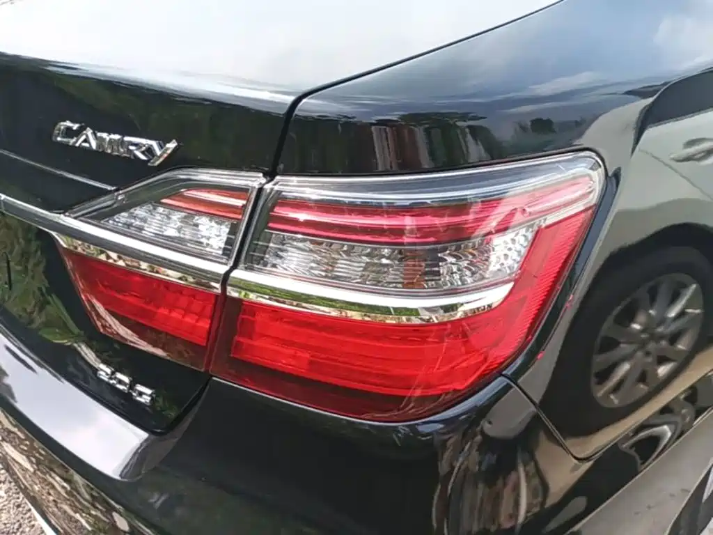 Toyota Camry — миниатюра 8