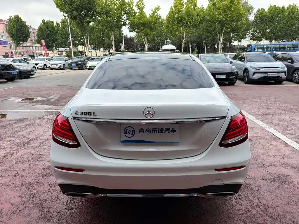 Mercedes-Benz E-Class — миниатюра 5