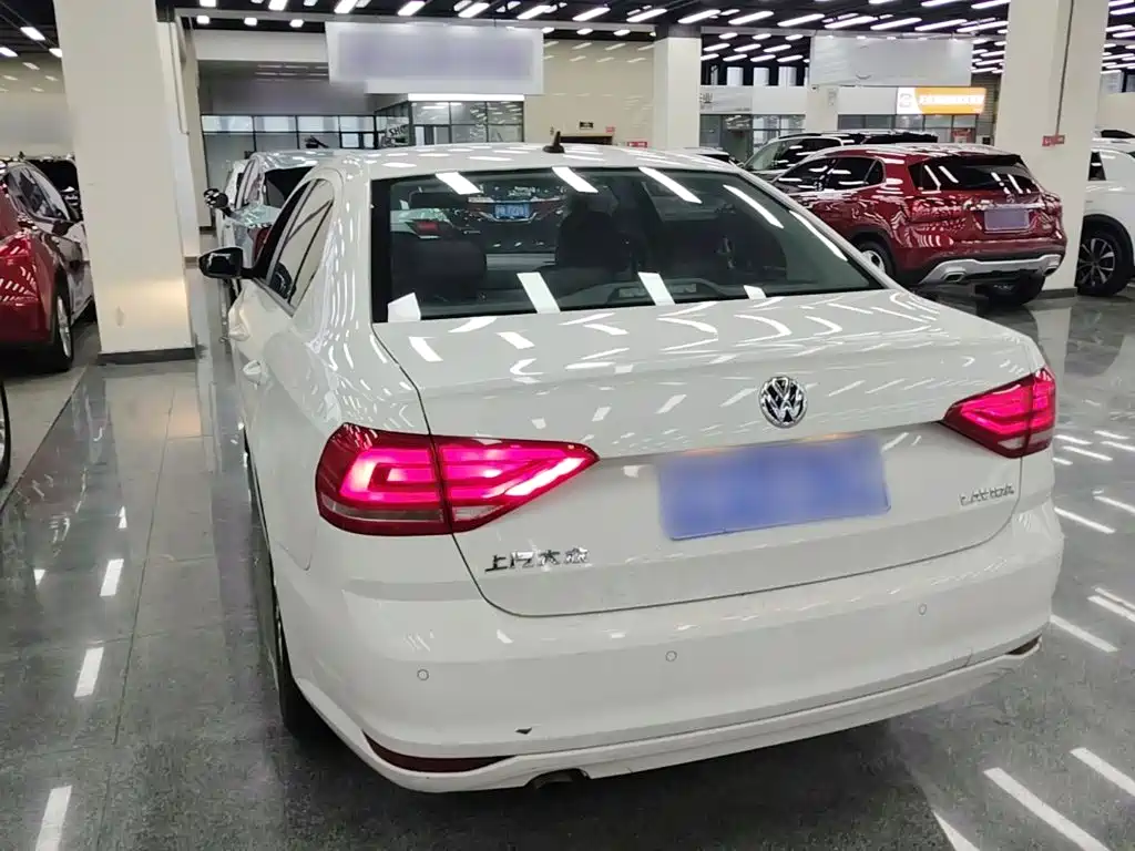 Volkswagen Lavida — миниатюра 5