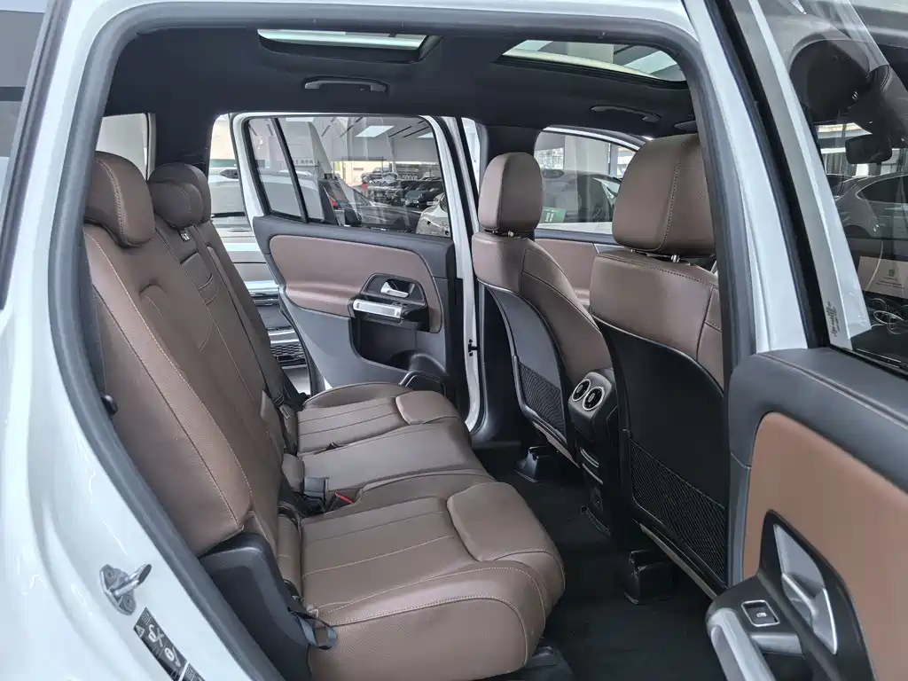 Mercedes-Benz GLB — миниатюра 11
