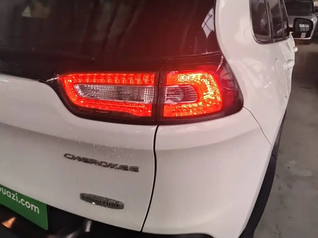 Jeep Cherokee — миниатюра 8
