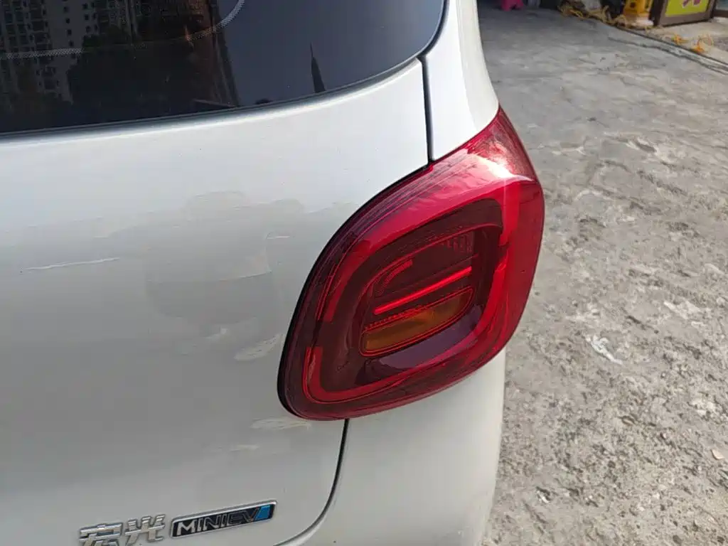 Wuling MINIEV — миниатюра 8