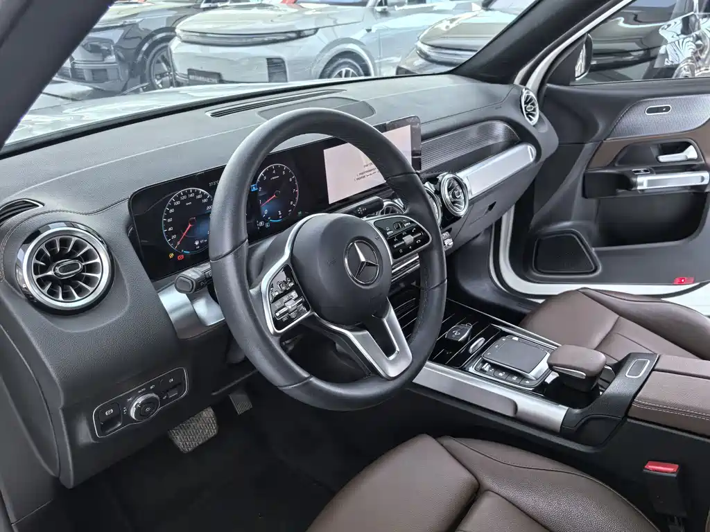 Mercedes-Benz GLB — миниатюра 6