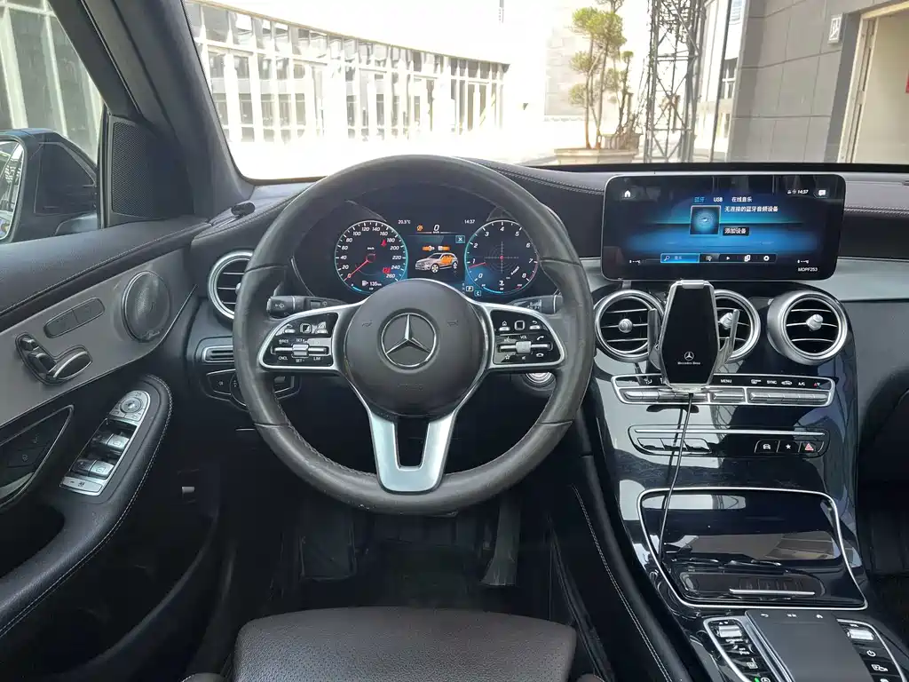 MERCEDES-BENZ GLC