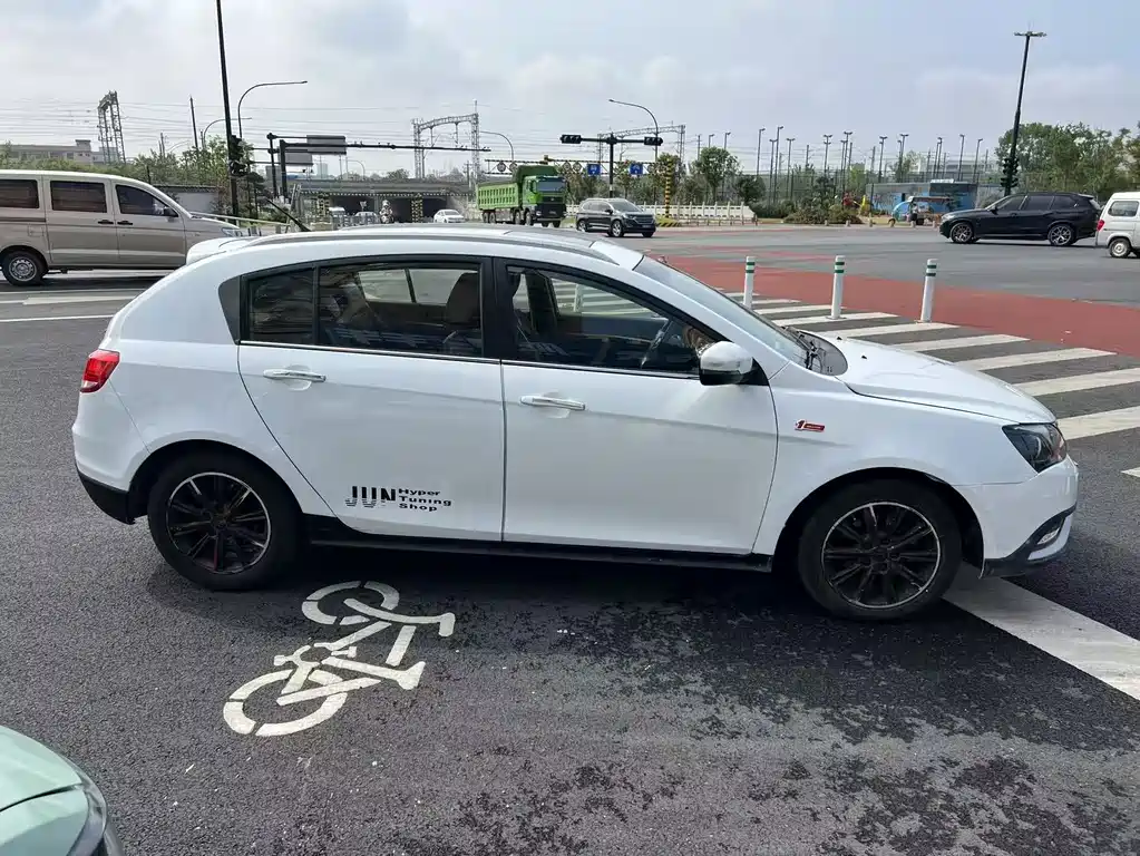 Geely Emgrand — миниатюра 3