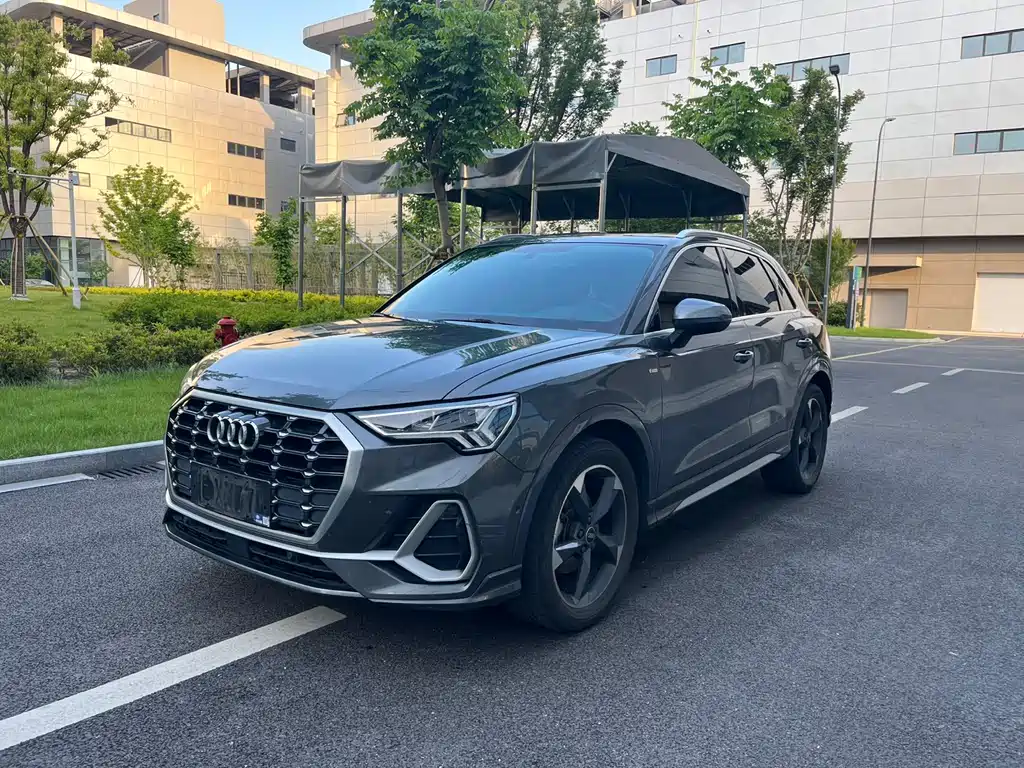Купить Audi Q3