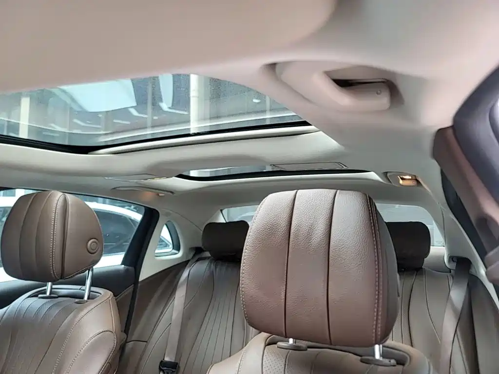 Mercedes-Benz E-Class — миниатюра 18
