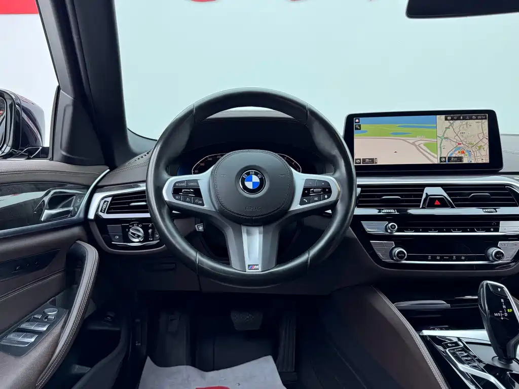 BMW 5 Series 2022 — фото 16