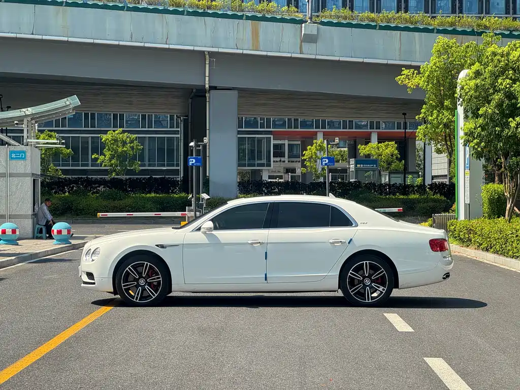 Bentley Flying Spur — миниатюра 5