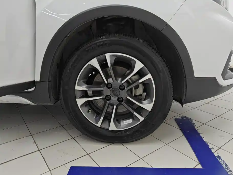 Geely Vision X3 — миниатюра 6